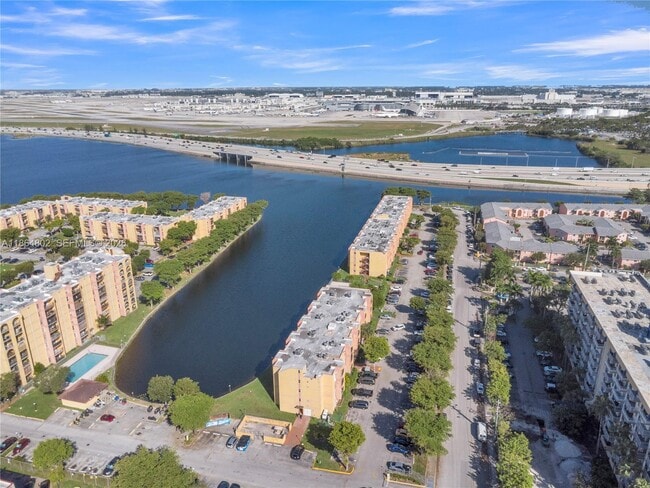 Building Photo - 4709 NW 7th St Unit 204-9