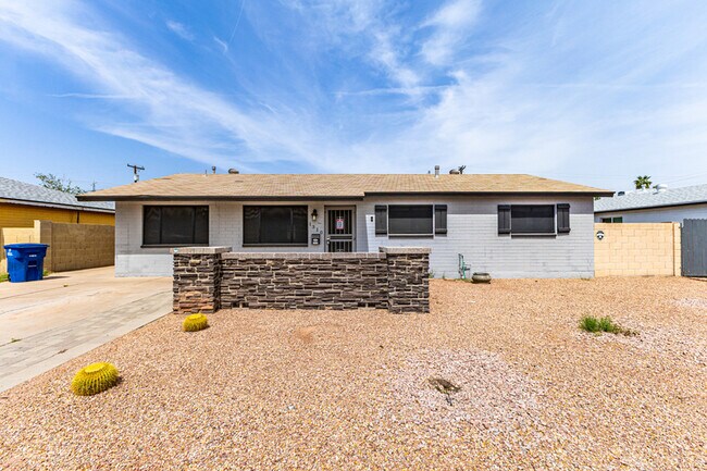 Photo - 1310 W Romo Jones St