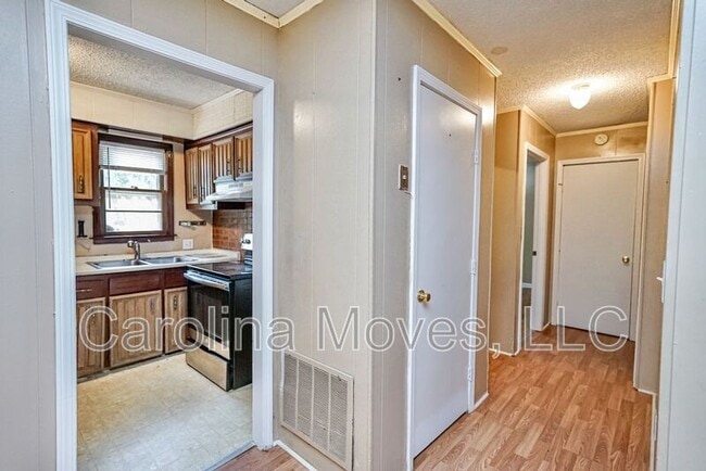 Photo - 196 McArthur St