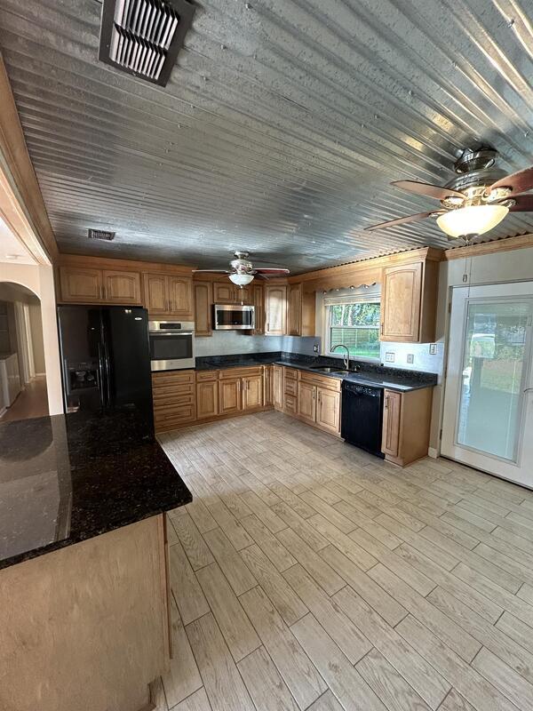 Photo - 307 Spring Ln