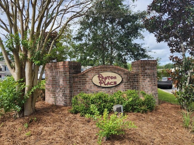 Photo - 111 Maddux Ln