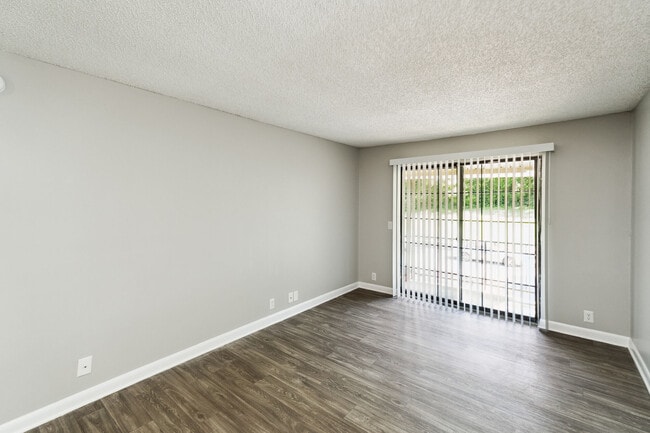 Photo - Easton Apartments
