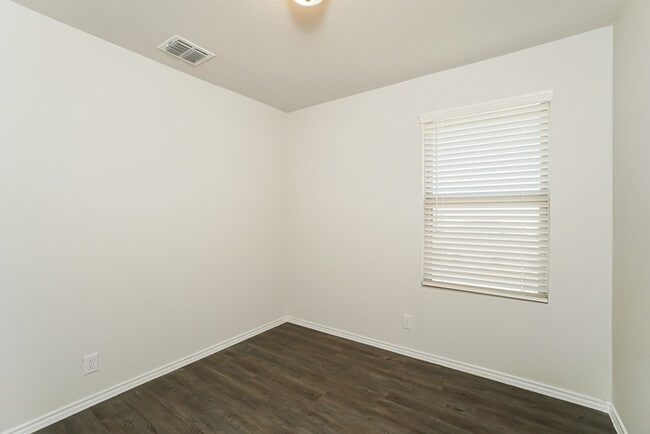 Photo - 9422 Somers Bend