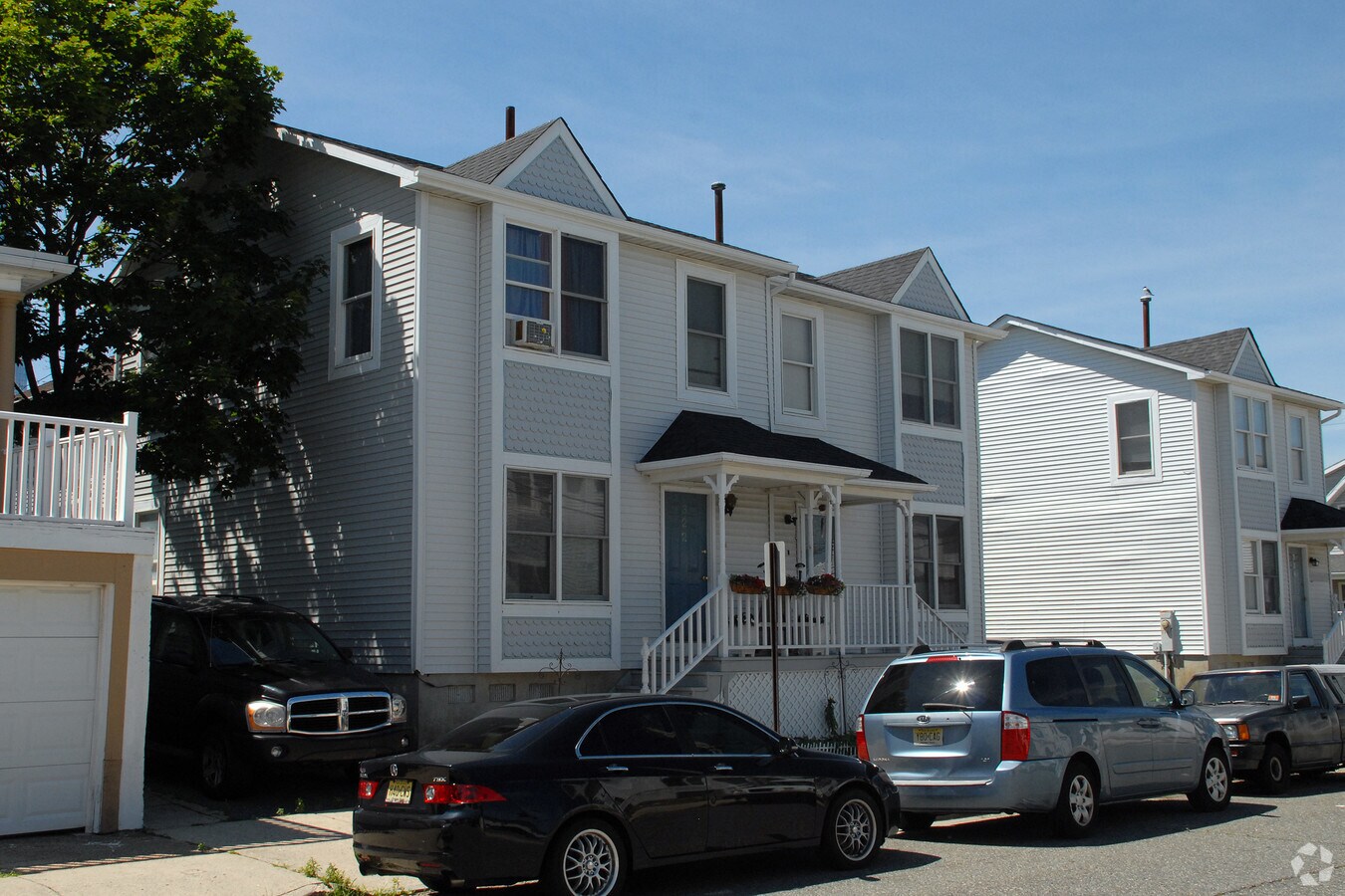 Victoria Court Townhomes II - Victoria Court Townhomes II