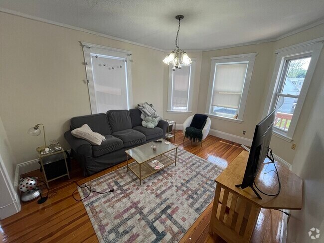 Building Photo - 39 Montfern Ave Unit 3 Rental