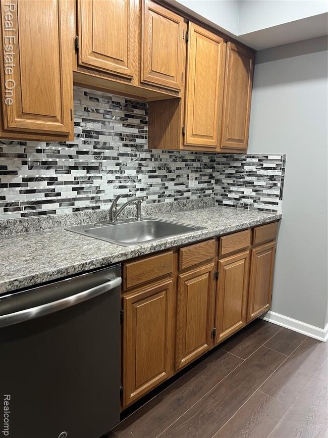 Photo - 754 E Fox Hills Dr