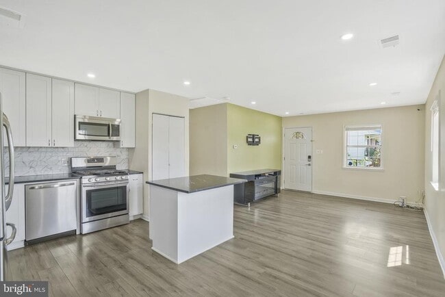 Photo - 728 Carson Ave