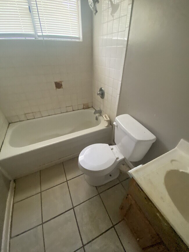 Photo - 1305 Collins Dr