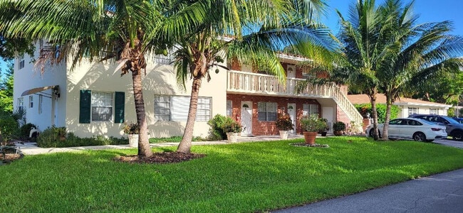 Building Photo - 5240 NE 14th Way Unit 5