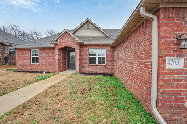 Photo - Beautiful 3 Bed 2 Bath home ready for move in! All new carpeting!