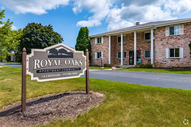 Photo - Royal Oaks