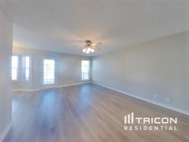 Photo - 421 Faulkner Dr