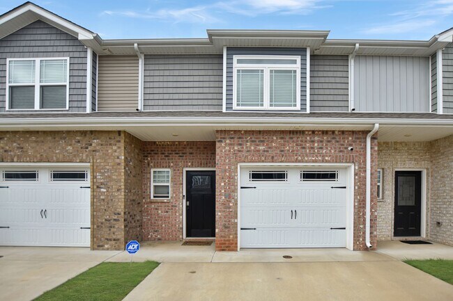 Pet Friendly Two Bedroom! - Pet Friendly Two Bedroom! House