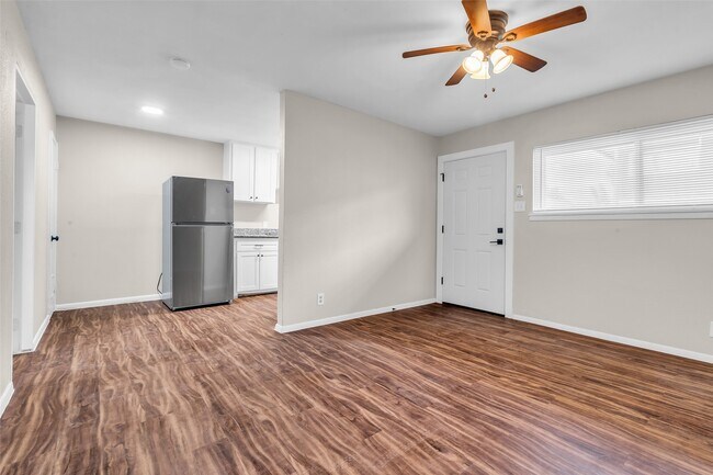 Photo - 4706 Yellowstone Blvd