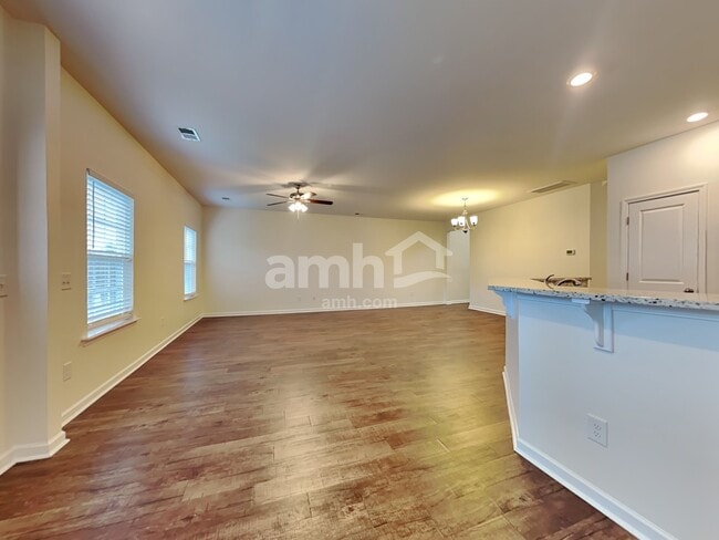 Photo - 636 Redbud Ln