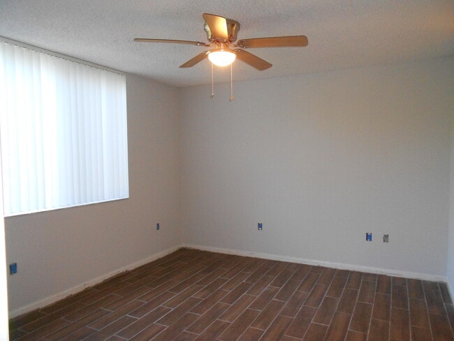 Photo - 300 Scotia Dr Unit 203