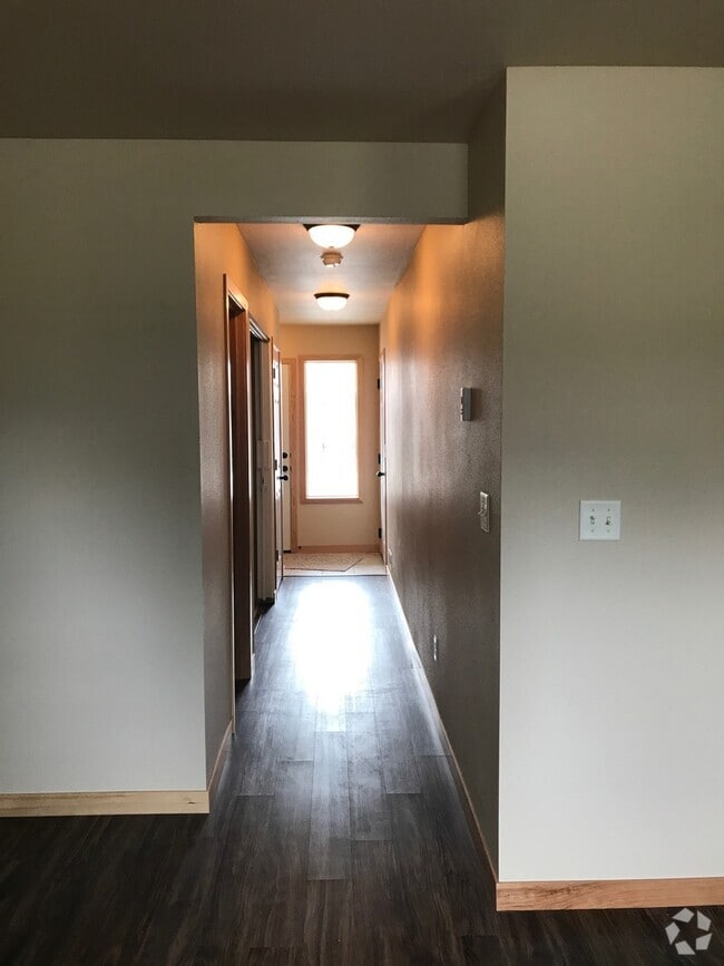 Building Photo - 3 Bedrooms 2 1/2 Bathroom Townhouse