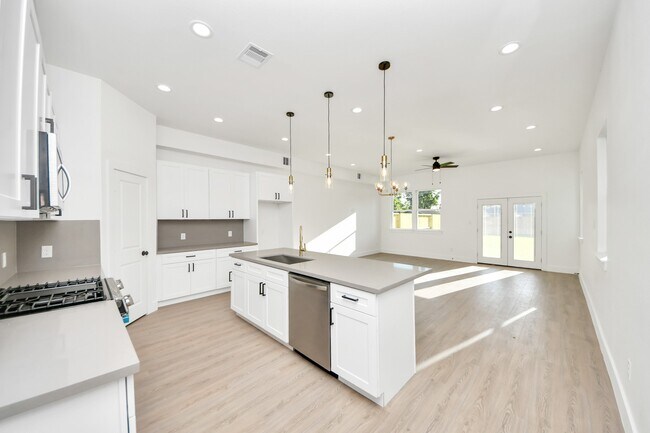 Photo - 9021 Spaulding St