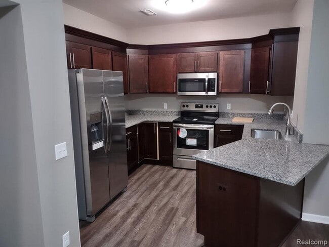 Building Photo - GORGEOUS 2 BED TOWNHOUSE! APRIL MOVE IN SPECIAL!