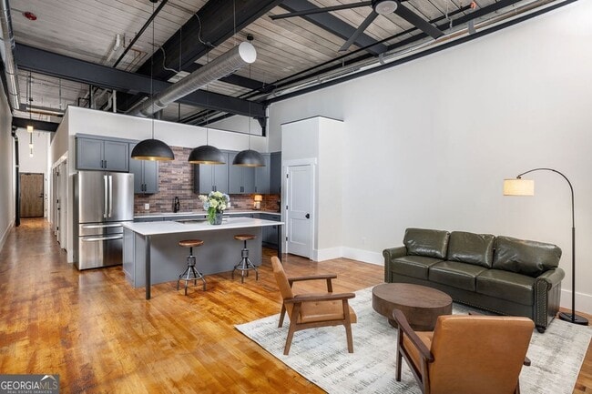 Building Photo - 200 Barrett St Unit 209