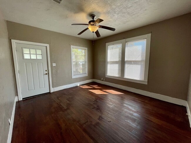 Photo - 725 Highland Dr