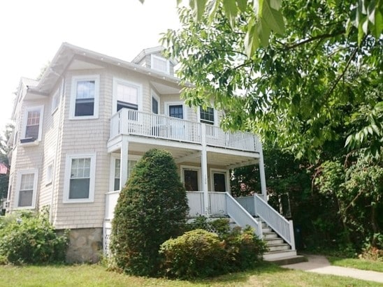 First floor of a 2Bdr Home - 100 Greaton Rd Unit 1