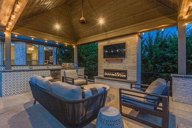 Photo - 10215 Blackenhurst Ln