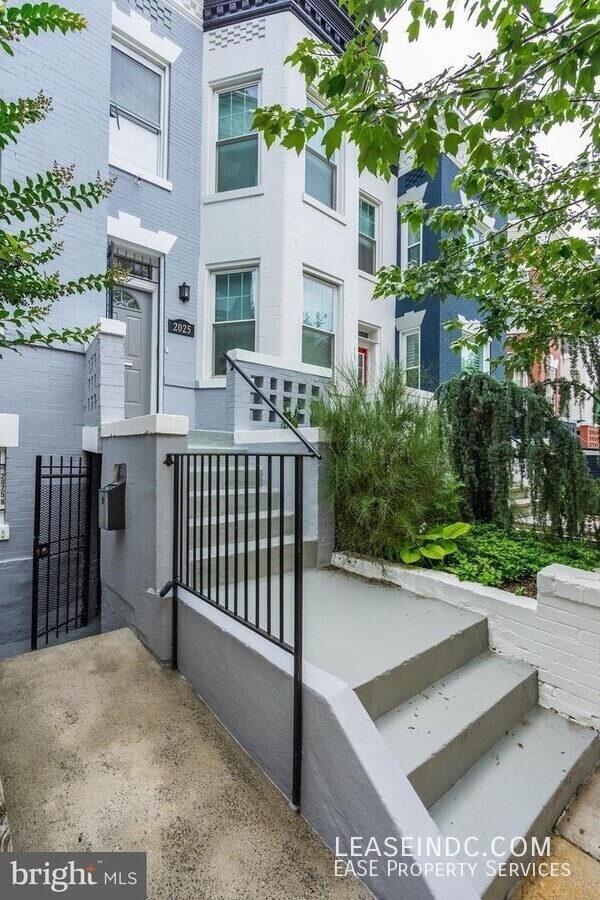 Photo - 2025 Flagler Pl NW Unit #B