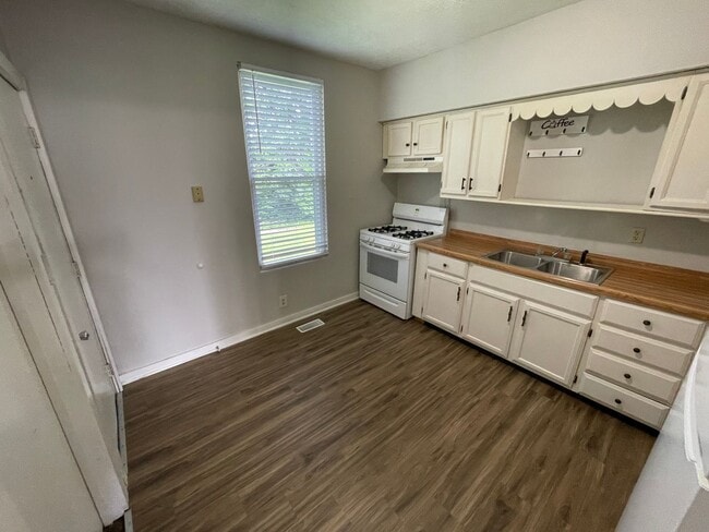 Two Bedroom Single Family Home - Two Bedroom Single Family Home