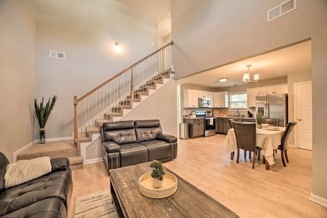Photo - Pet Friendly Three Bedroom!