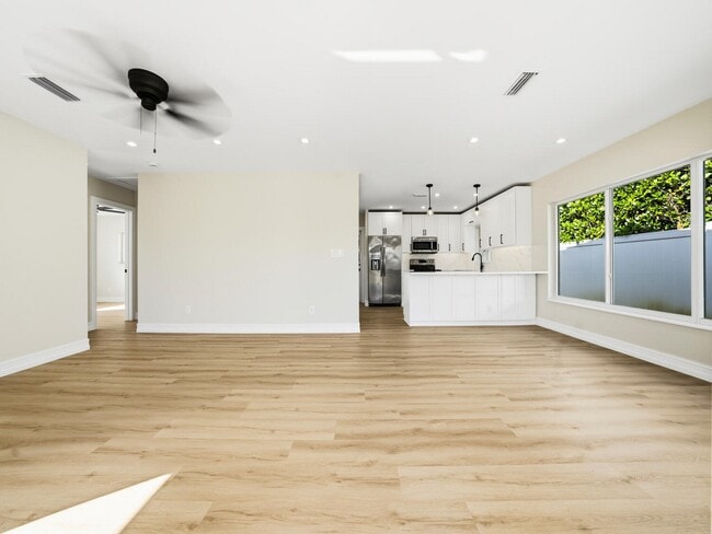 Photo - 4751 NE 4th Ave