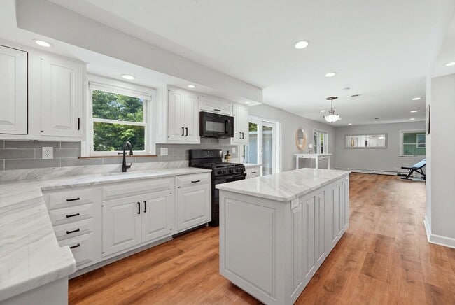 Photo - 317 E Forest Ln