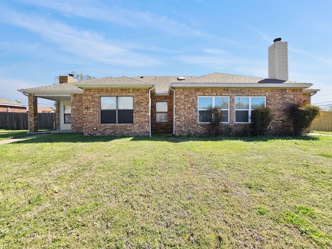 Building Photo - Spacious 2-Bed 2-Bath Home in Cedar Hill – Pet Friendly & Updated Amenities
