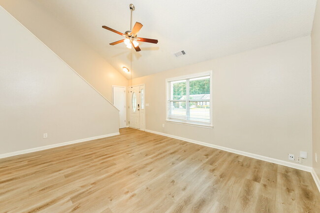Photo - 1612 Picadilly Ct NE