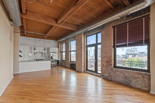 Building Photo - 1040 W Adams St Unit 61O