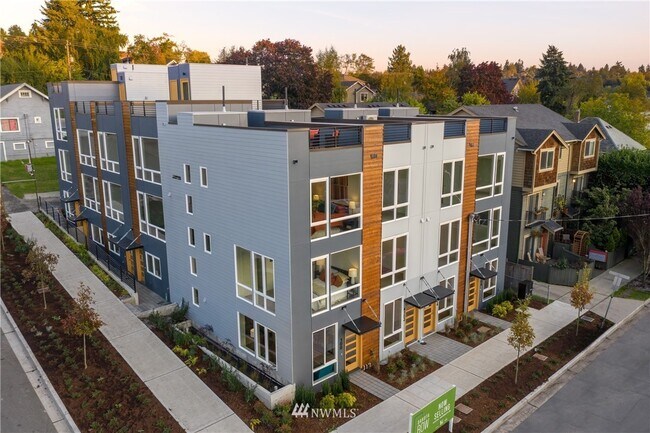 Building Photo - 3705 S Dakota St Rental