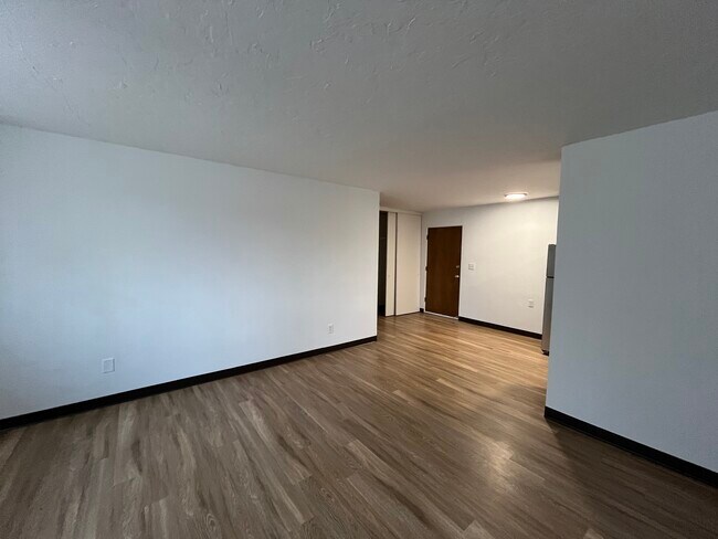 Photo - 3701 Lake St