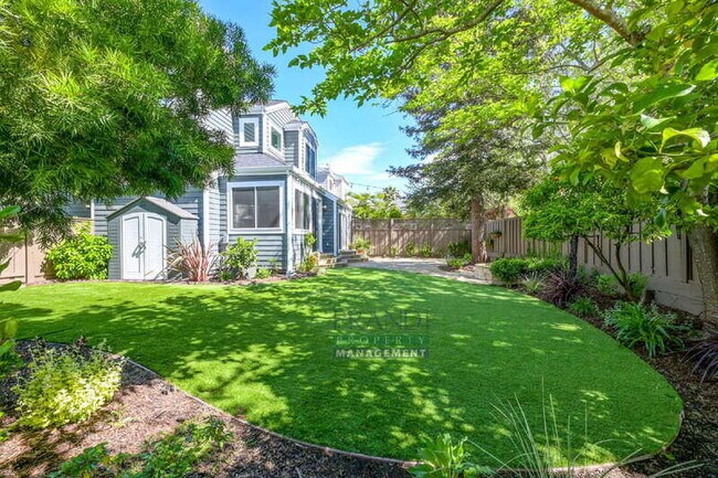 Photo - 18 Crystal Creek Ct