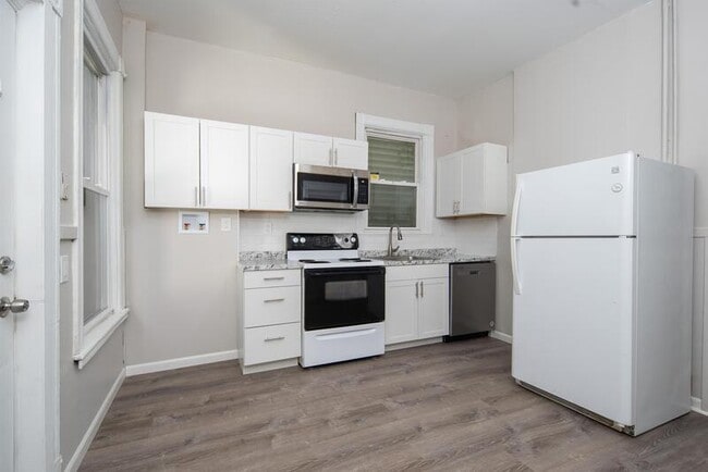 166 6th Ave