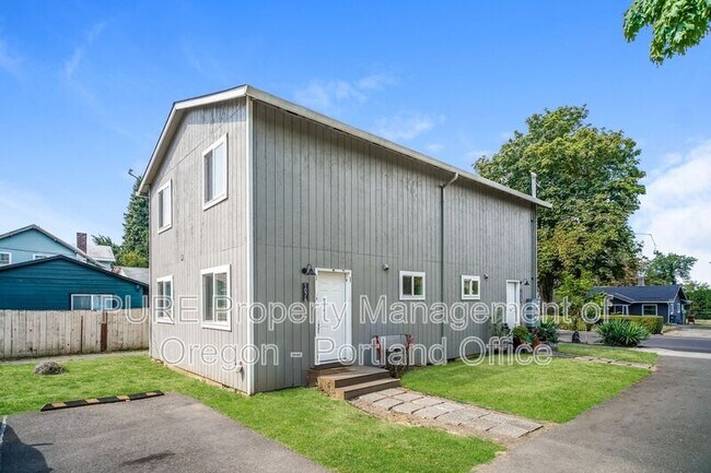 Building Photo - 10762 NE Prescott St