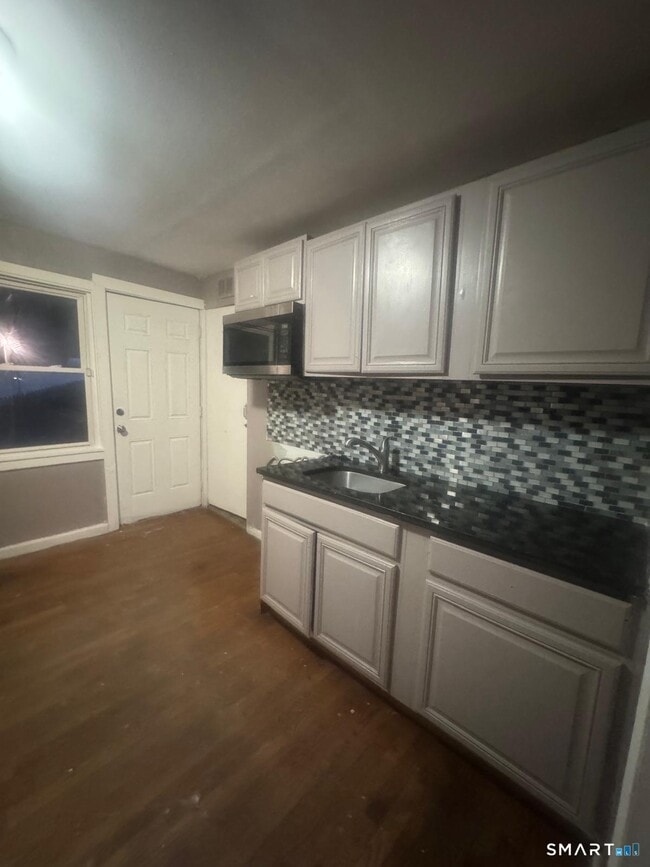 Building Photo - 30 Wake St