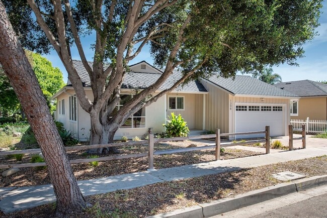 Building Photo - Remodeled Mesa Home Steps From Shoreline Park!