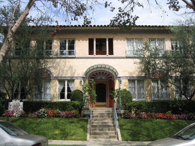 Building Photo - 414 N Sycamore Ave Rental