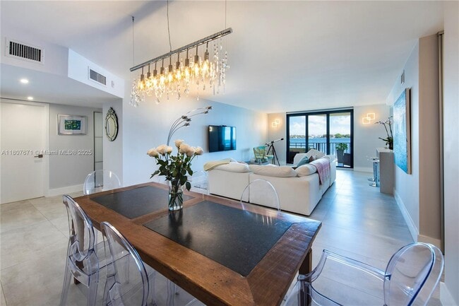Photo - 12000 N Bayshore Dr Unidad 208 Rental