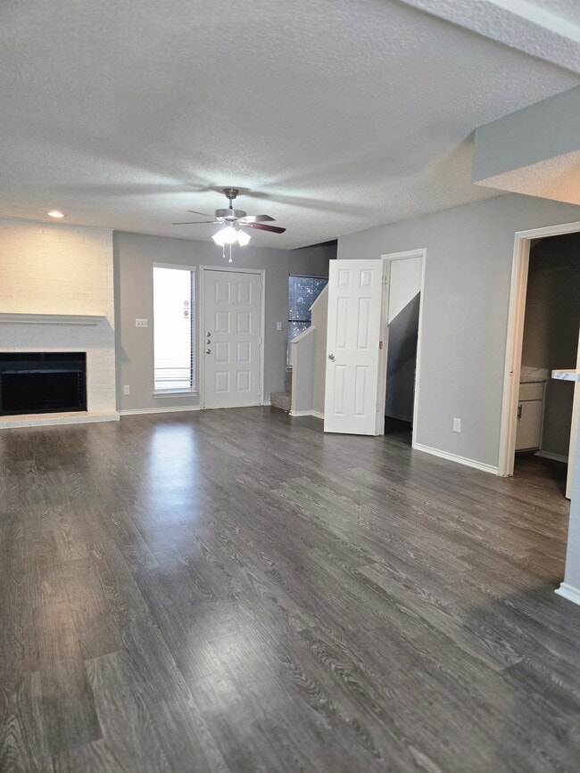 Building Photo - 140 S Las Vegas Trail