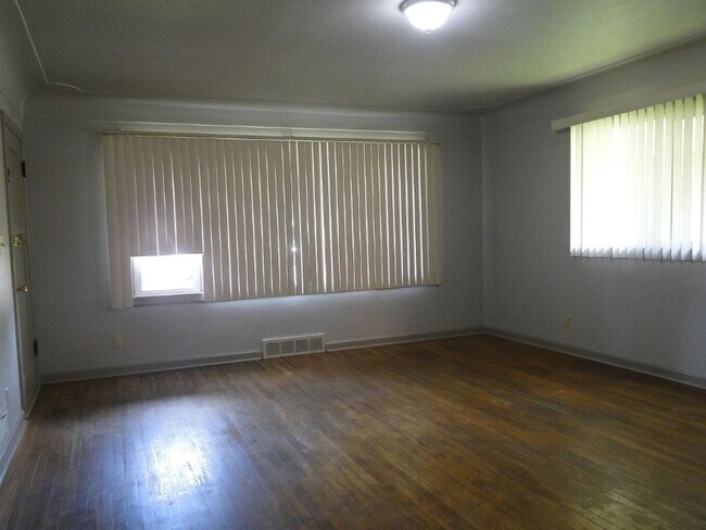 Photo - 175 N Stinson St Unidad House