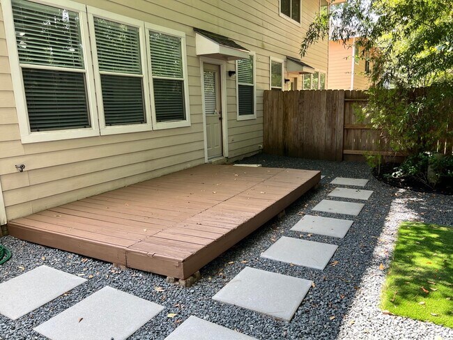 Building Photo - 114 N Camellia Grove Cir