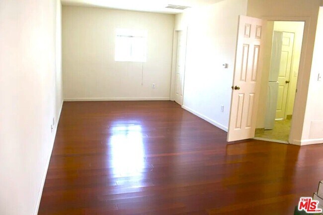 4343 4th St Unidad F
