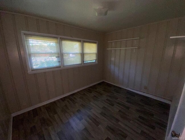 Photo - 2454 Spruce Curve