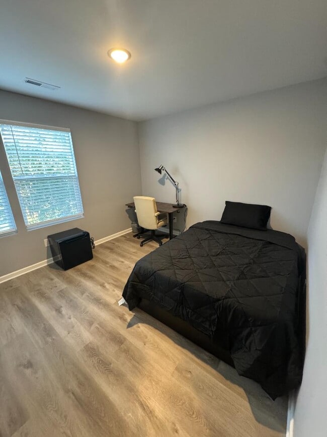 Photo - 2611 Carsten Ave